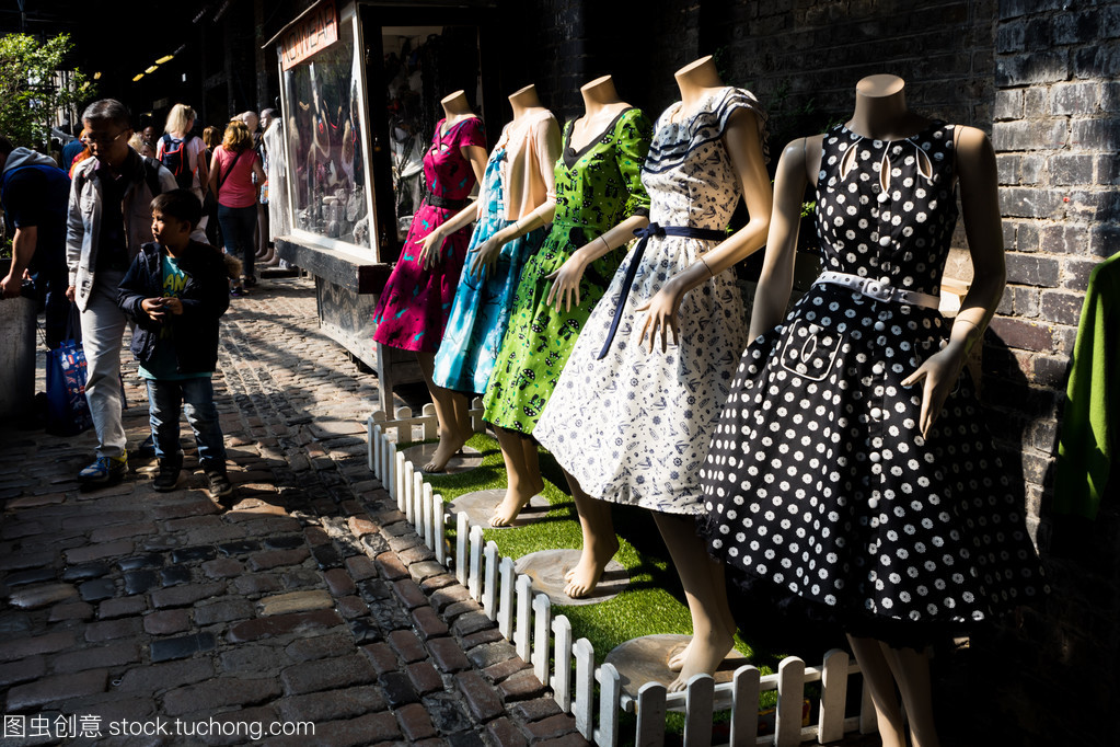 潮流风向标 卡姆登市场服装模特及其穿搭风格探析